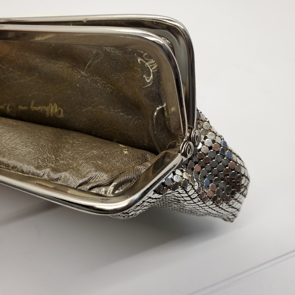 Whiting and Davis clutch - Picture 2 of 6